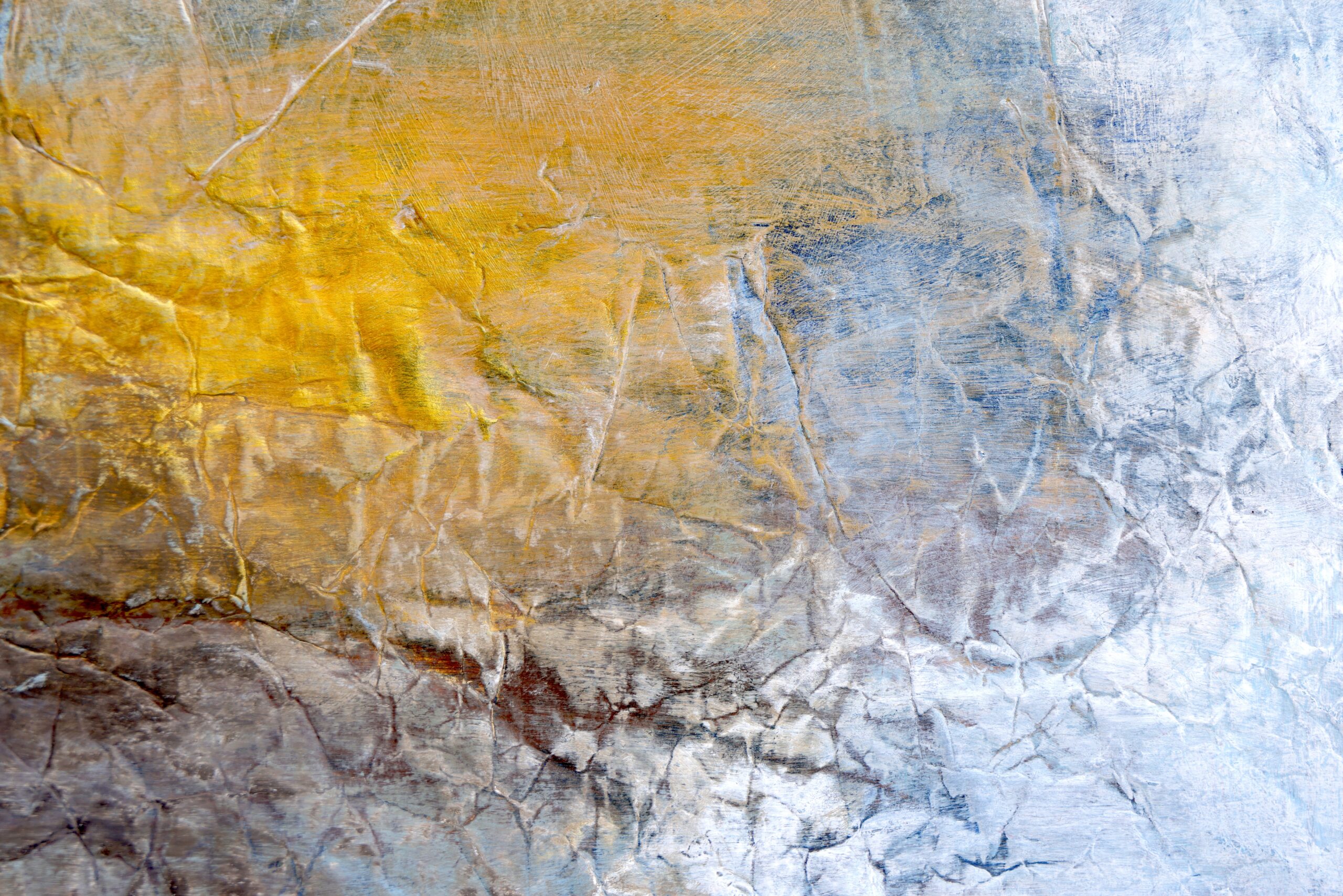 09 01 Acrylfarben unverdünnt in mehreren Schichten mit Lappen aufgetragen, Malgrund: zerknittertes Packpapier vollflächig auf Leinwand geklebt